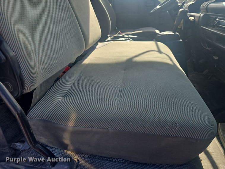 image for item DQ4611 2005 GMC W3500 box truck