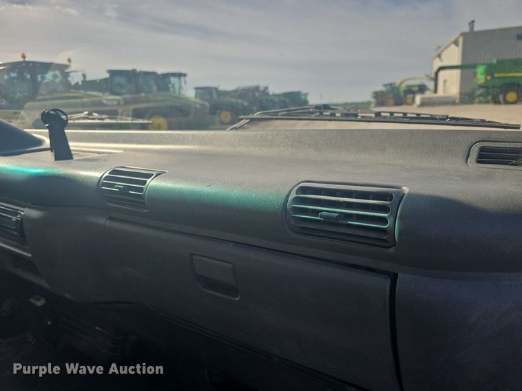 image for item DQ4611 2005 GMC W3500 box truck