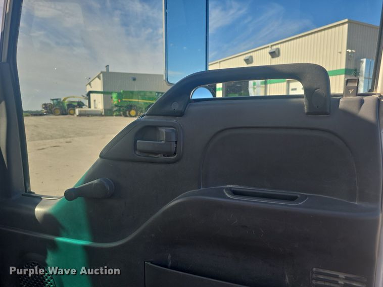 image for item DQ4611 2005 GMC W3500 box truck