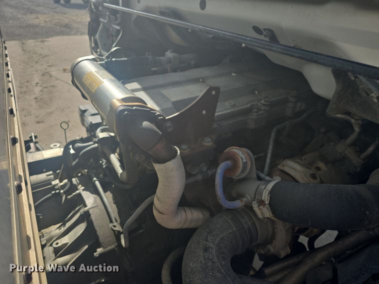 image for item DQ4611 2005 GMC W3500 box truck