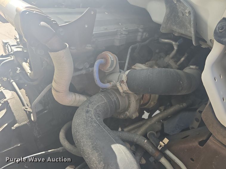 image for item DQ4611 2005 GMC W3500 box truck