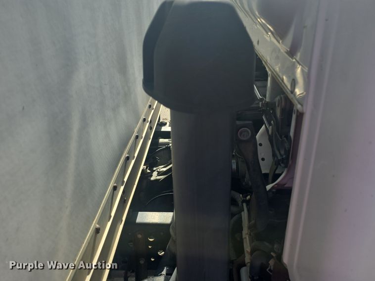 image for item DQ4611 2005 GMC W3500 box truck