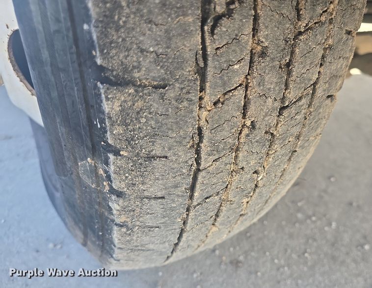 image for item DQ4611 2005 GMC W3500 box truck