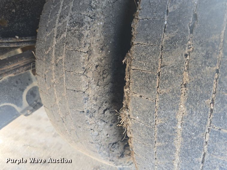 image for item DQ4611 2005 GMC W3500 box truck