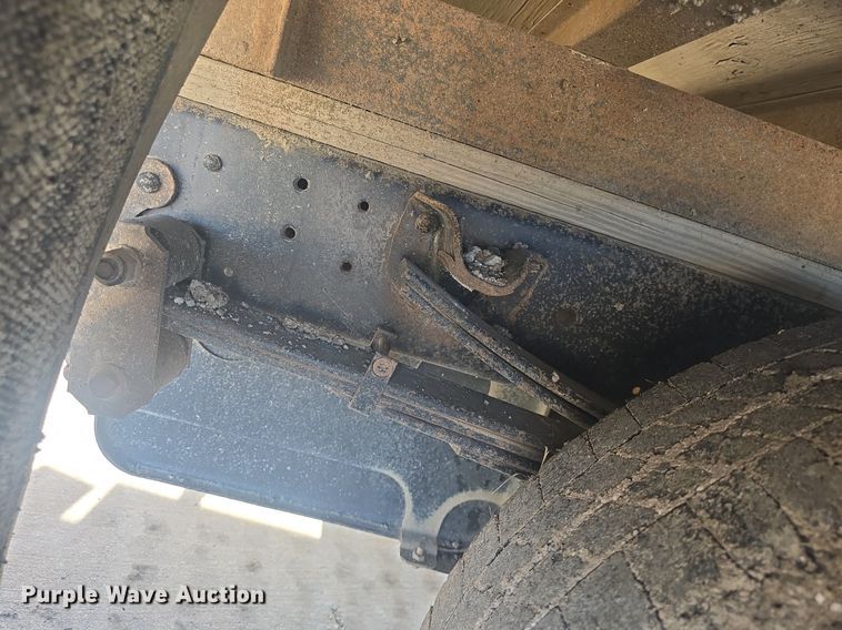 image for item DQ4611 2005 GMC W3500 box truck