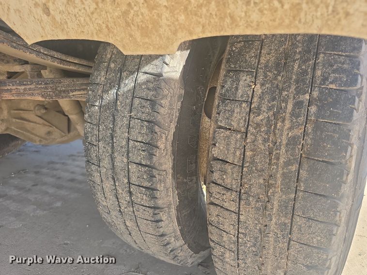 image for item DQ4611 2005 GMC W3500 box truck