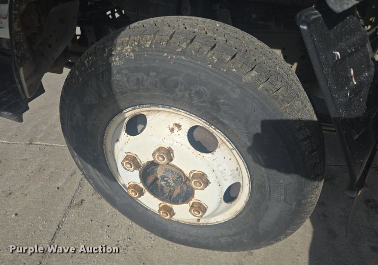 image for item DQ4611 2005 GMC W3500 box truck