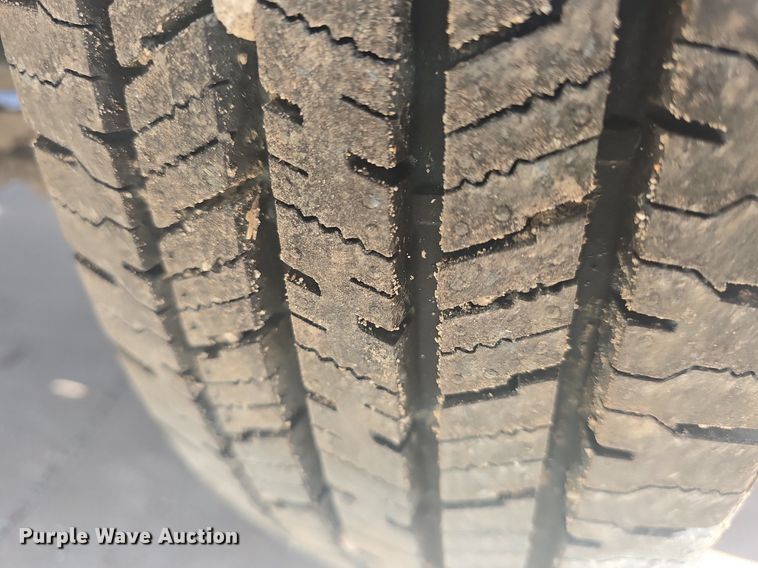 image for item DQ4611 2005 GMC W3500 box truck