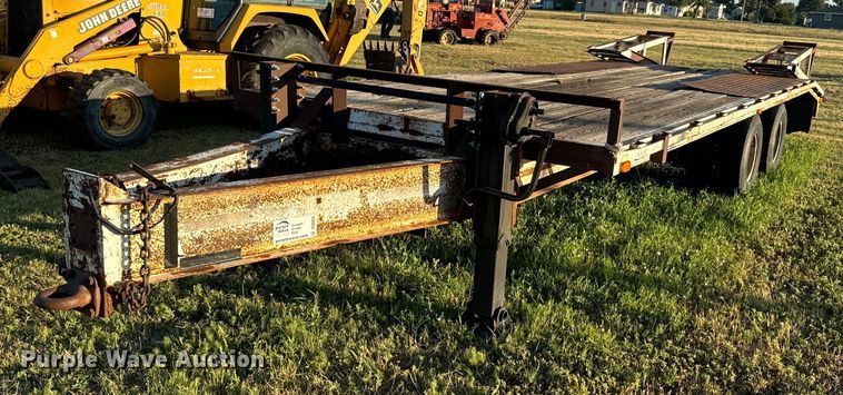 image for item DQ6835 1994 Gold Star flatbed trailer