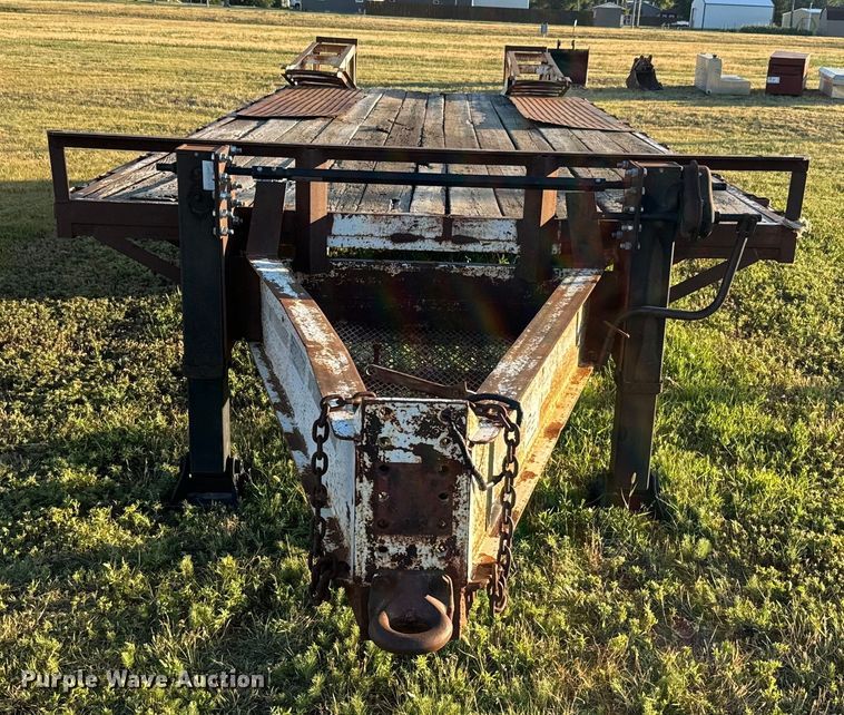 image for item DQ6835 1994 Gold Star flatbed trailer