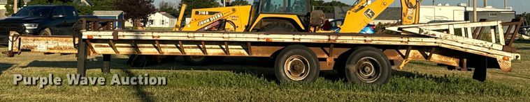 image for item DQ6835 1994 Gold Star flatbed trailer