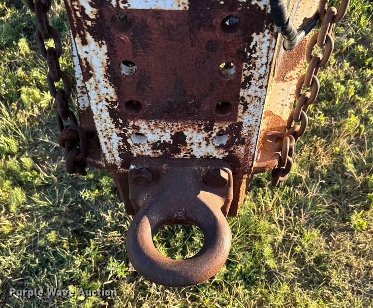 image for item DQ6835 1994 Gold Star flatbed trailer