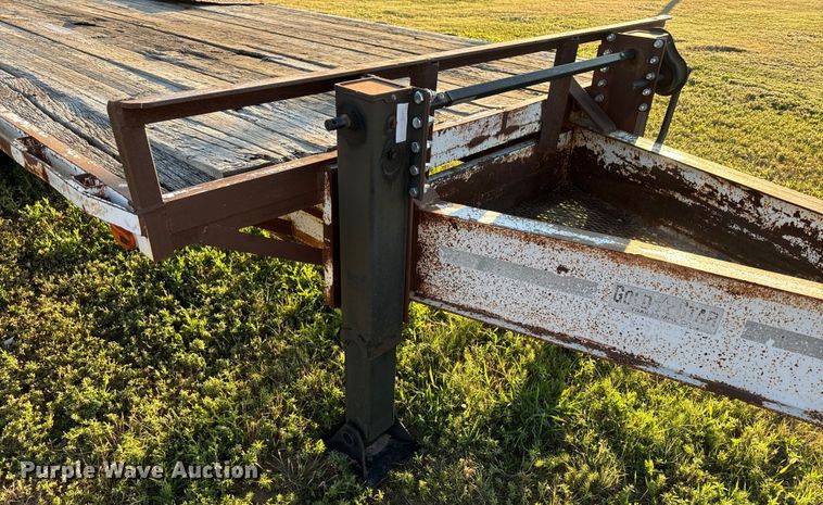 image for item DQ6835 1994 Gold Star flatbed trailer