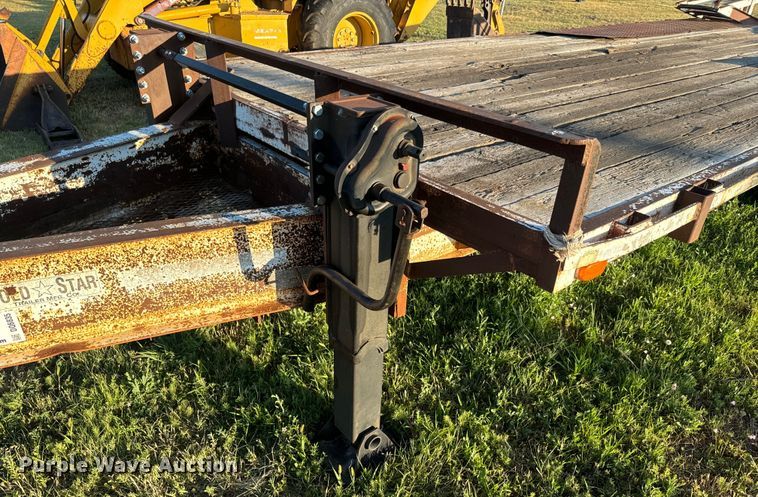 image for item DQ6835 1994 Gold Star flatbed trailer