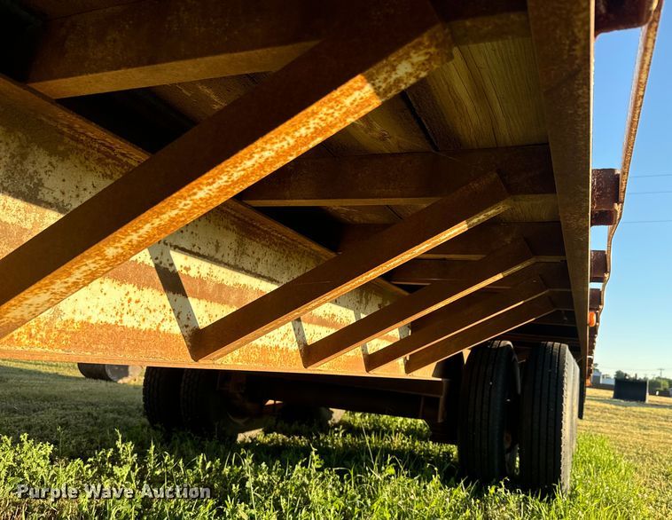 image for item DQ6835 1994 Gold Star flatbed trailer