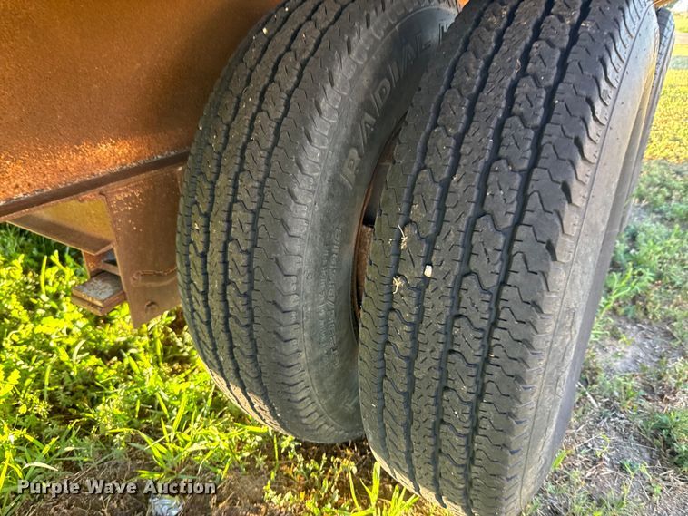image for item DQ6835 1994 Gold Star flatbed trailer
