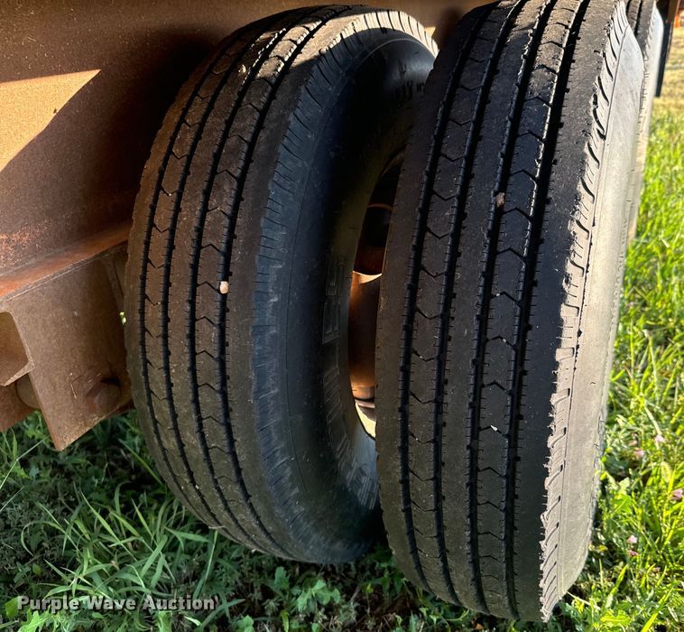 image for item DQ6835 1994 Gold Star flatbed trailer