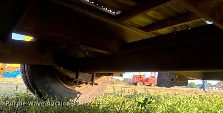 image for item DQ6835 1994 Gold Star flatbed trailer