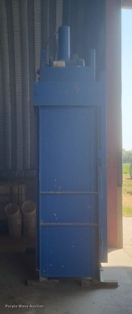 image for item DR5000 1997 Cram-a-lot 60-DB-LU vertical material baler