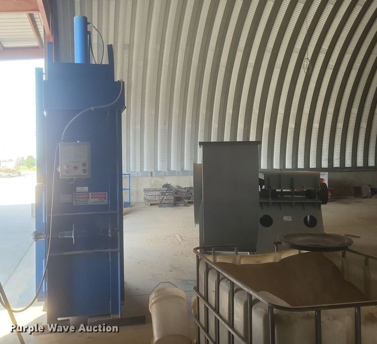 image for item DR5000 1997 Cram-a-lot 60-DB-LU vertical material baler