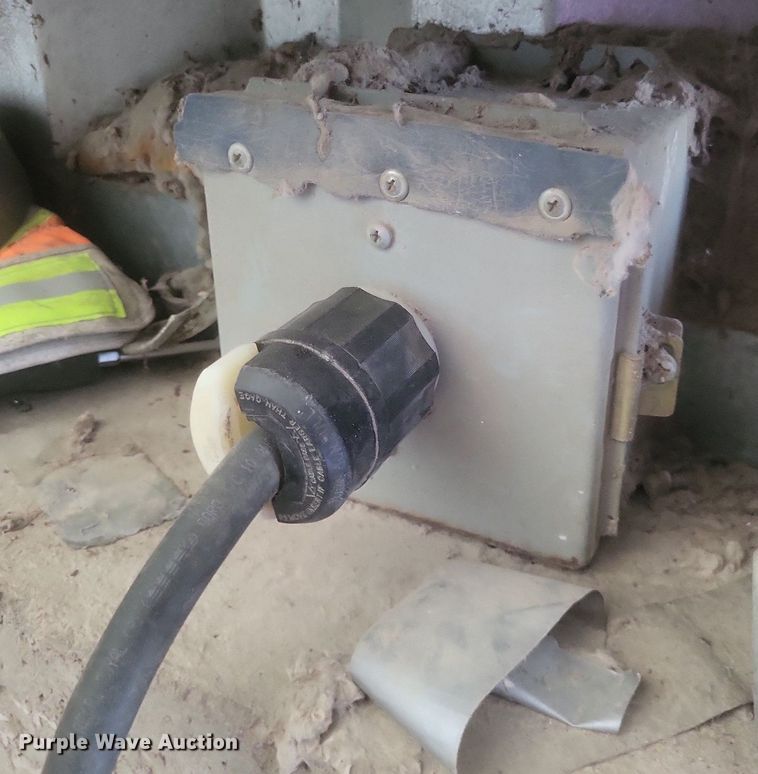 image for item DR5000 1997 Cram-a-lot 60-DB-LU vertical material baler