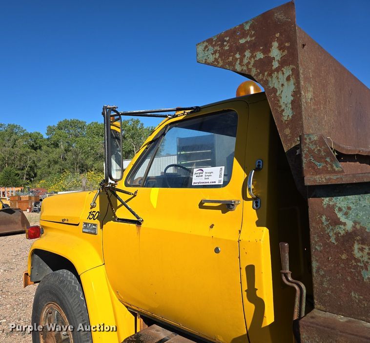 image for item DS4784 1973 GMC 6500 dump truck