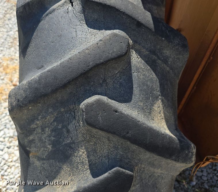 image for item DS4788 International Harvester 2510B tractor