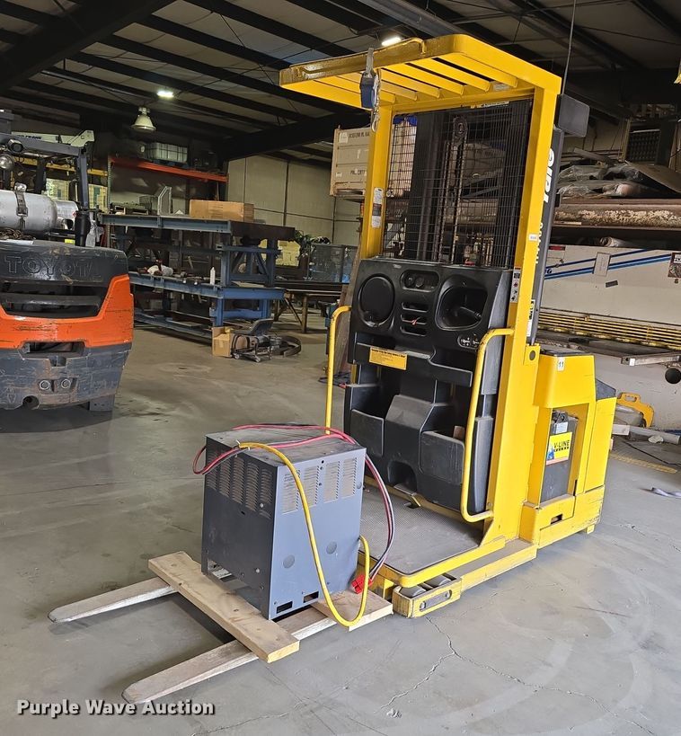 image for item DS4838 Yale 0S030EBN24TE089 order picker