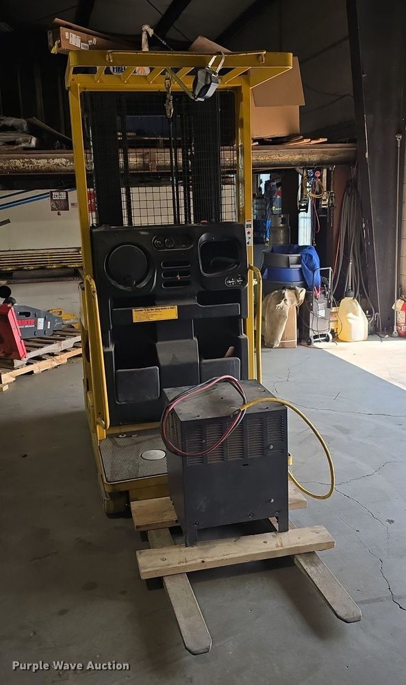 image for item DS4838 Yale 0S030EBN24TE089 order picker