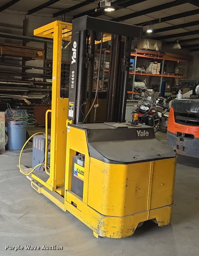 image for item DS4838 Yale 0S030EBN24TE089 order picker