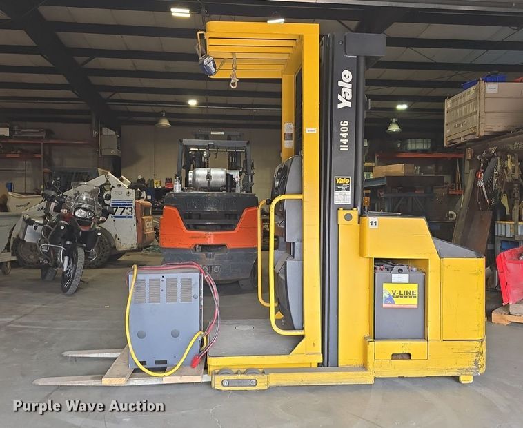 image for item DS4838 Yale 0S030EBN24TE089 order picker