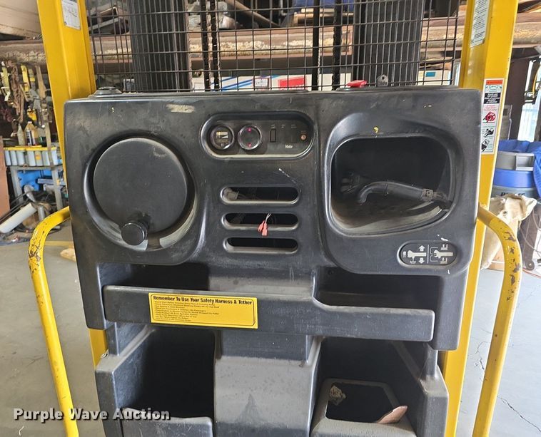 image for item DS4838 Yale 0S030EBN24TE089 order picker