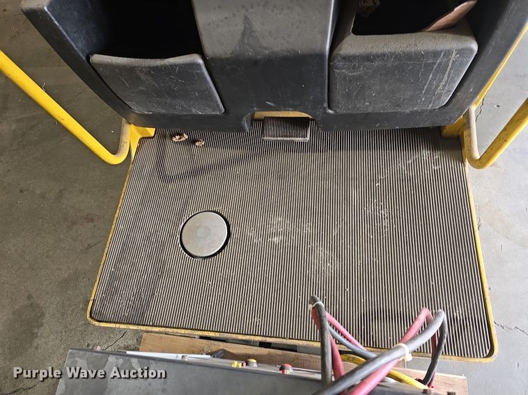 image for item DS4838 Yale 0S030EBN24TE089 order picker