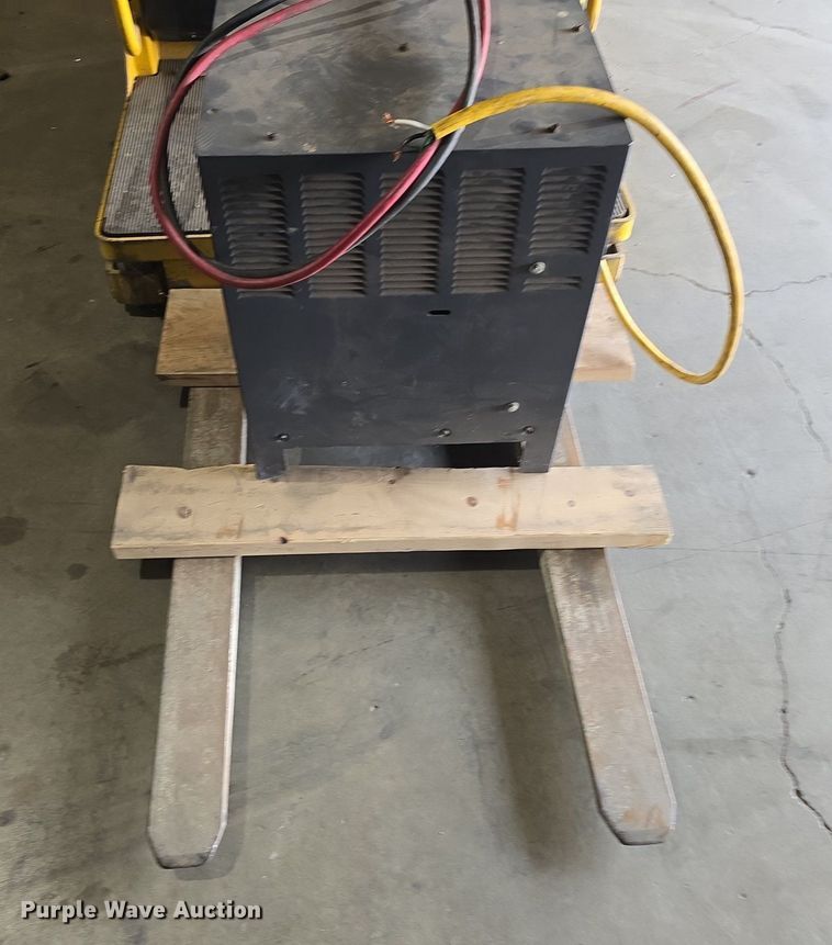 image for item DS4838 Yale 0S030EBN24TE089 order picker