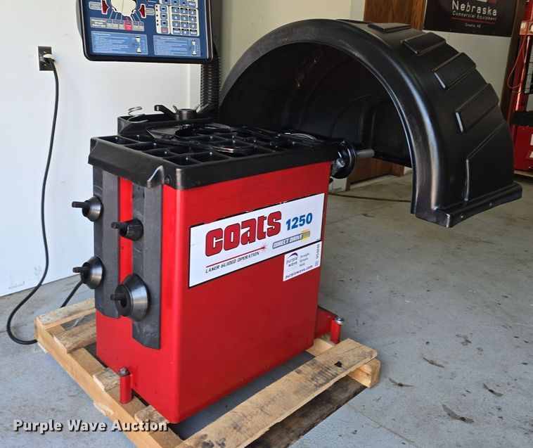 image for item DS4840 Coats 1250 Direct Drive tire balancer