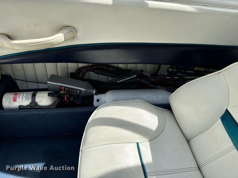 image for item DS7547 1997 Bayliner 1750LS  boat