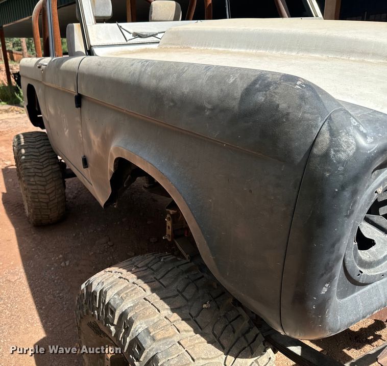 image for item DS7548 1967 Ford Bronco SUV