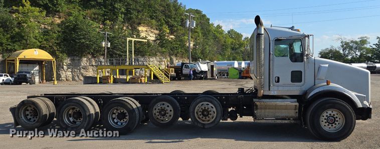 image for item DT7758 2010 Kenworth T800 truck cab and chassis