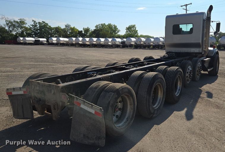 image for item DT7758 2010 Kenworth T800 truck cab and chassis