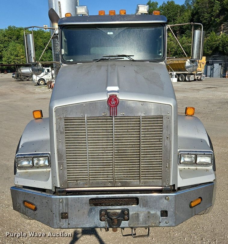 image for item DT7758 2010 Kenworth T800 truck cab and chassis