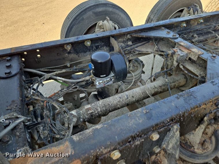 image for item DT7758 2010 Kenworth T800 truck cab and chassis