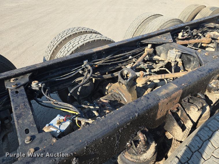 image for item DT7758 2010 Kenworth T800 truck cab and chassis