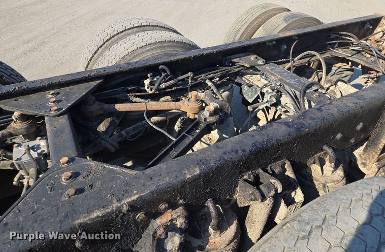 image for item DT7758 2010 Kenworth T800 truck cab and chassis