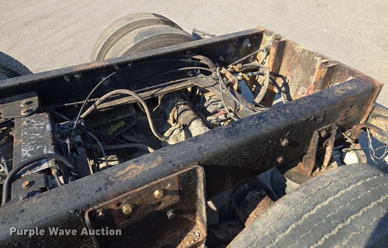 image for item DT7758 2010 Kenworth T800 truck cab and chassis