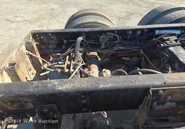 image for item DT7758 2010 Kenworth T800 truck cab and chassis