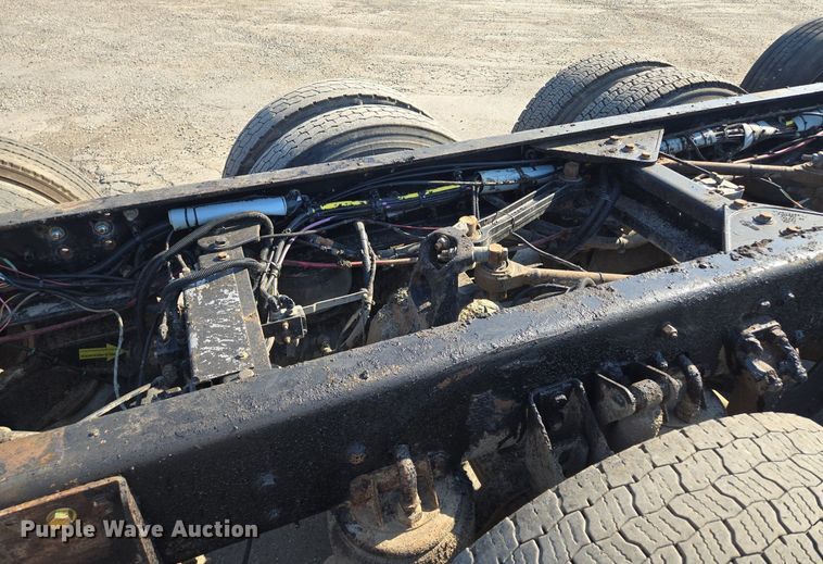 image for item DT7758 2010 Kenworth T800 truck cab and chassis