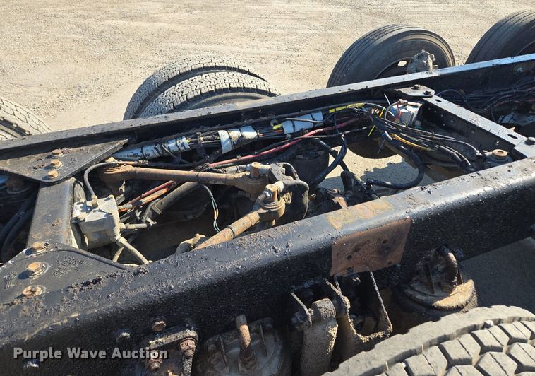 image for item DT7758 2010 Kenworth T800 truck cab and chassis