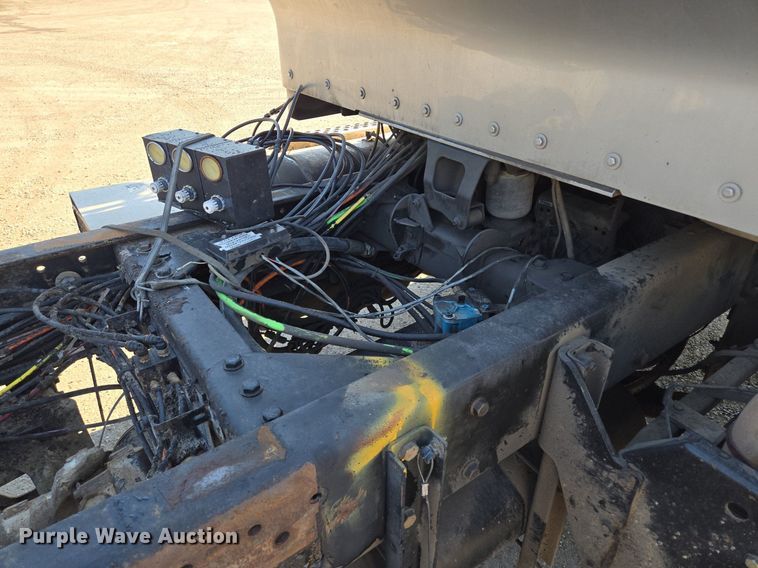 image for item DT7758 2010 Kenworth T800 truck cab and chassis