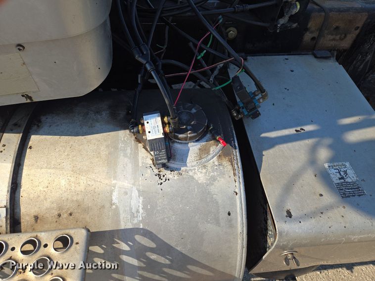 image for item DT7758 2010 Kenworth T800 truck cab and chassis