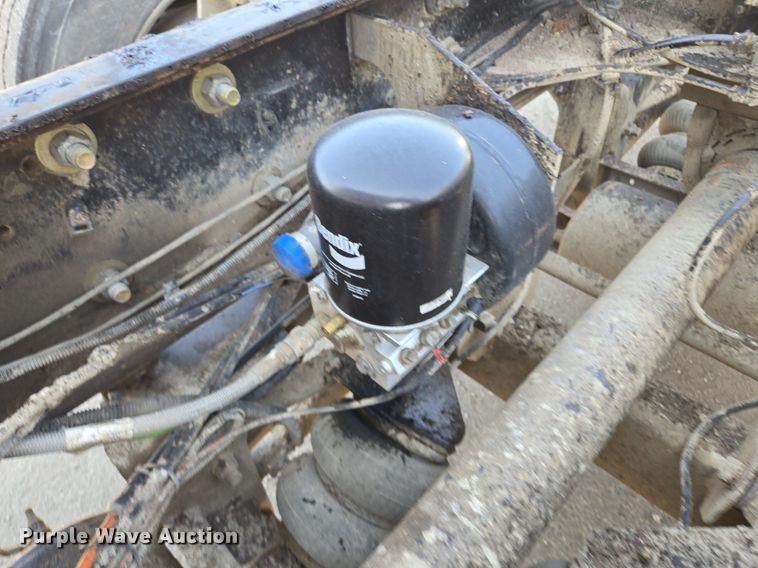 image for item DT7758 2010 Kenworth T800 truck cab and chassis